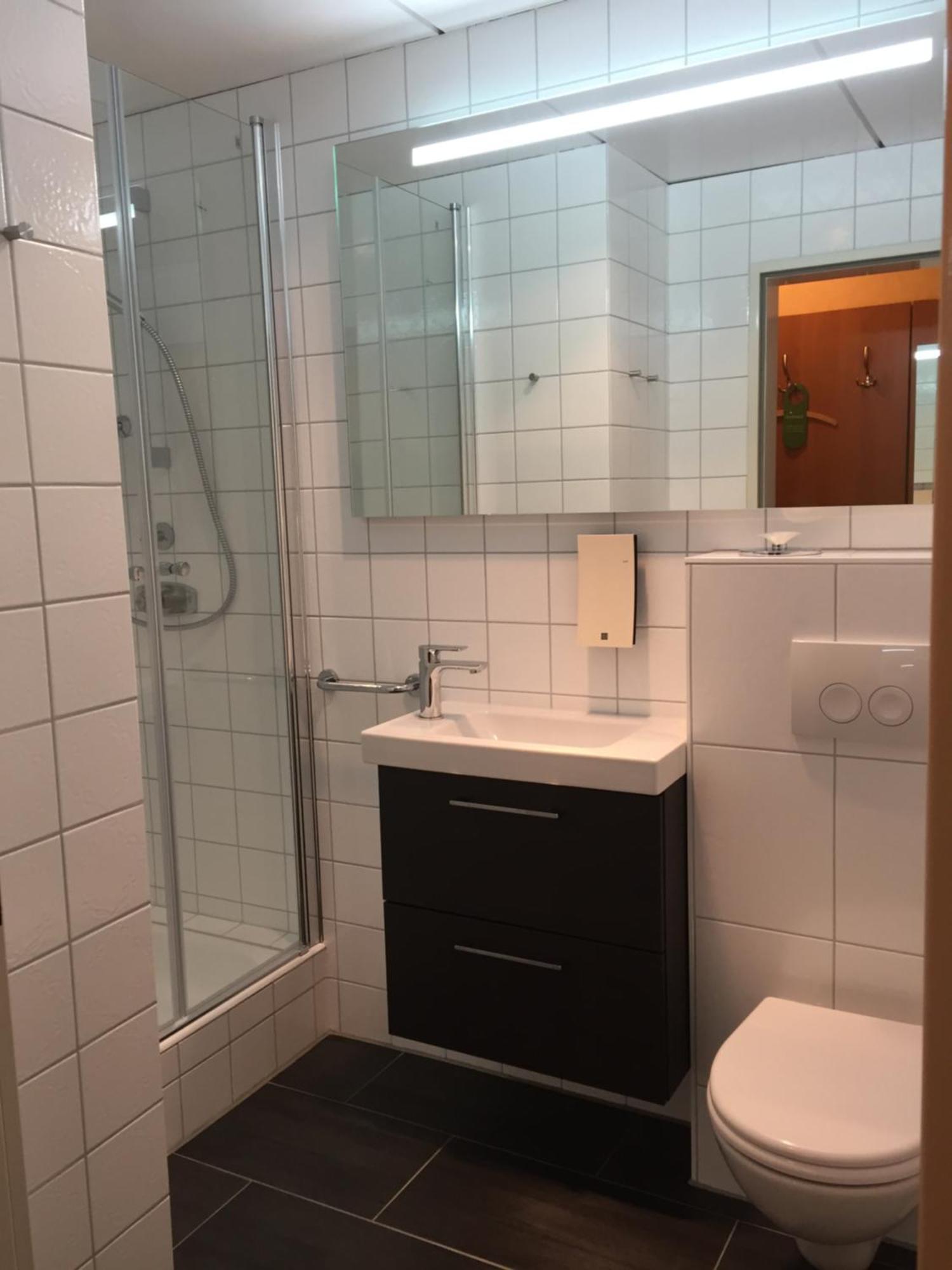 Standard Single Room,689383782:JPEG